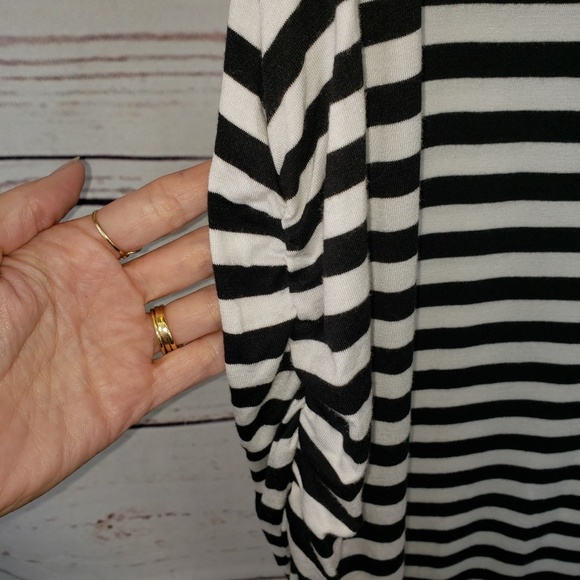 Flutter & Kick Appliqued Maternity Dress Large - Picture 6 of 7